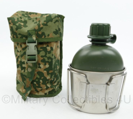 Defensie Opbouwtas Veldfles NFP Multitone Pouch NFP Multitone Fieldbottle met beker en fles - maker Geronimo - 13 x 7,5 x 22 cm - gebruikt - origineel