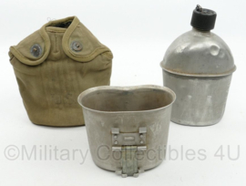 WO2 US Army veldfles set - RVS fles uit 1944, RVS beker uit 1944 en khaki hoes - origineel