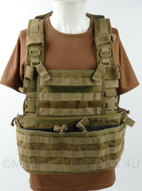 Warrior Assault Systems MOLLE chestrig Coyote - gedragen - origineel