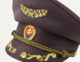 Tsjechische hoge officiers platte pet met insignes  - maat 55, 56 of 59 cm.  - origineel
