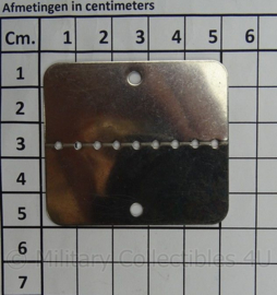 Naamplaatjes metaal - afmeting 5 x 4,5 cm - origineel