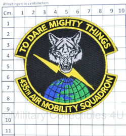 US Army 435th Air Mobility Squadron embleem met klittenband  - To Dare Mighty Things - 8 x 7,5 cm - origineel