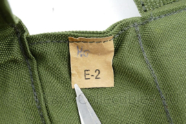 Defensie padded  pouch groen - voor radio apparatuur - 12 x 8 x 13 cm - nieuwstaat ! -  origineel