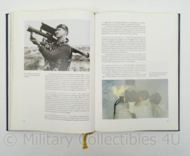 Naslagwerk Het Korps Mariniers in de twintigste eeuw - van Peking tot Albanie - origineel