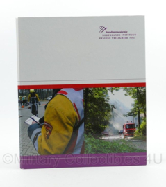 Nederlandse Brandweeracademie Nibra Manschap a Brandbestrijding handboek - 26,5 x 6 x 31,5 cm - origineel