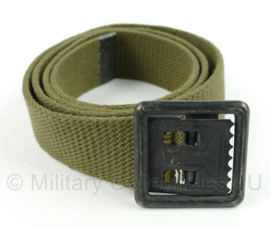 WO2 US OD Groene US manschaps Broekriem / trouser belt M1937 gestempeld US JQMD 1945 - maat 95 cm - origineel 1945