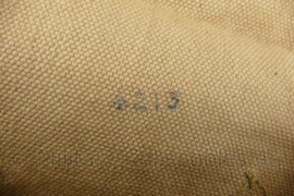 WO2 Britse pukkel P37 Smallpack met L straps Khaki met messing gespen  - origineel