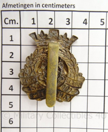 WO2 Britse baret of cap insigne Duke of Lancaster's Own Yeomanry - afmeting 4 x 4,5 cm - origineel