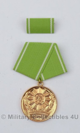 DDR medaille voor uitstekende dienst Binnenlandse zaken inclusief doosje - ter decoratie - origineel