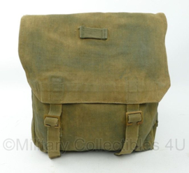 WO2 Britse Largepack rugzak met groene blanko khaki canvas met draagriem 1941 - doorgebruikt door MVO 1955 - origineel