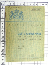 MVO Chef der Generalen Staf  Voorschrift nr. 1515 uit 1947 Lichte Vuurwapenen - afmeting 12 x 17 cm - origineel