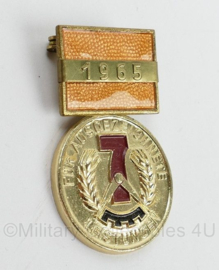 DDR NVA medaille für ausgezeichnete Leistungen 1965 in doosje - origineel