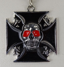 Metalen ketting Duits kruis met Skull & red eyes