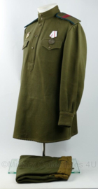 WO2 Soviet kleding set Sergeant Majoor met medaille - maat Medium - gedragen - origineel naoorlogs