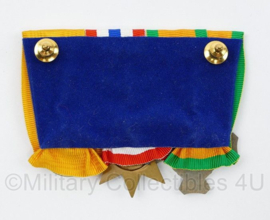 Medaille balk met Medaille voor Krijgsverrichtingen, Ereteken voor orde en Vrede met gesp en trouwe dienst medaille - 10,5 x 8 cm - origineel