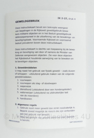 Defensie Instructiekaart IK 2-27 Geweldgebruik Druk 4 - 15 x 10 cm - origineel