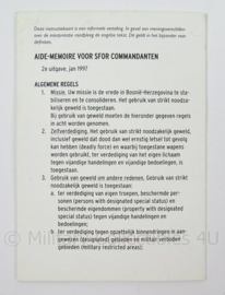 KL Landmacht Aide Memoire voor SFOR Commandanten - 1997 - afmeting 10 x 15 cm - origineel