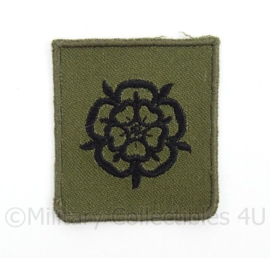 KL Landmacht borst embleem MILVA Militaire Vrouwen Afdeling - groen - afmeting 4,5 x 5 cm - origineel