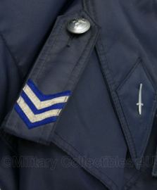 Belgische Politie regenmantel regenjas donkerblauw met kraagspiegels en epauletten Agent Brigadier - maat 55 - gedragen - origineel