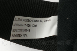 Defensie zwarte elleboogbeschermers - 12 x 5 x 20 cm - licht gebruikt - origineel