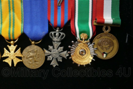 KM Koninklijke Marine medaille balk met 8 kleine medailles in doosje - 11 x 3,5 x 16 cm - origineel