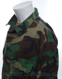 US Army uniform jasje woodland camo gebruikt, maar zonder embleem resten - maat Large/Reg - origineel