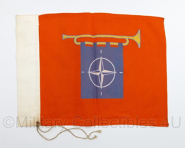 Defensie NATO  taptoe Arnhem vlag  - zeldzaam -  42,5 x 31 cm - origineel