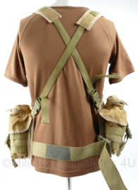Militaire khaki chestrig met Desert Australische Auscam Jellybean camo magazijntassen  - gedragen - origineel