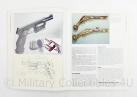 Naslagwerk Moderne handvuurwapens Robert Adam