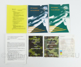 KL Nederlandse leger documenten set handboeken de Officier en Besluitvoering - origineel