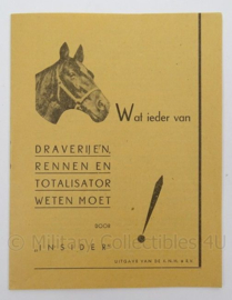 Antiek boekje "Wat ieder van Draverijen, rennen en totalisator moet weten" - afmeting 16 x 12 cm - origineel