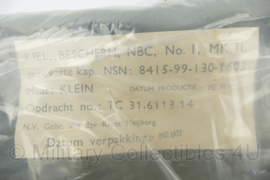 Kiel Bescherm NBC No. 1 MK II met vaste kap NBC jas 1971 - maat Klein - nieuw geseald - origineel