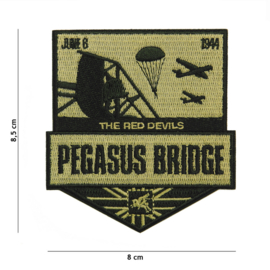 Embleem stof PEGASUS bridge The Red Devils June 6 1944 - 8,5 x 8 cm.