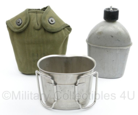 WO2 US Army of Vietnam oorlog veldfles set - Fles is 1943 - Hoes M1945 en beker KL -  14 x 8 x 21 cm - origineel