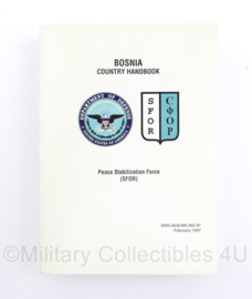 Defensie SFOR Bosnia country handbook 1997 - 18 x 13 x 2,5 cm - origineel