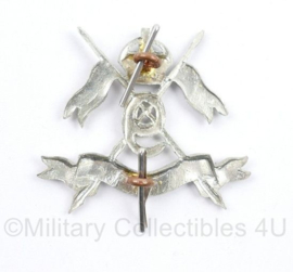 WO2  Britse cap badge 9th Queens Royal Lancers - Kings Crown - 5 x 4,5  cm - origineel