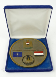 US Commanders challenge coin uitgereikt door General Petraeus NATO mission Iraq - diameter 11½ cm - origineel