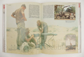 Die Suid-Afrikaanse krygsmag Helmoed-Römer Heitman  24 x 23½ x 2 cm