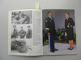 Boek 'modern American soldier' - Arnold Meisner & Lee Russell
