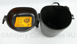 Auergesellschaft Schutzmaske gasmasker opbergbox met draagriem - 17 x 15 x 30 cm - gebruikt - origineel