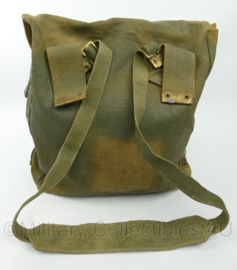 WO2 Britse Largepack rugzak met groene blanko khaki canvas met draagriem 1941 - doorgebruikt door MVO 1955 - origineel