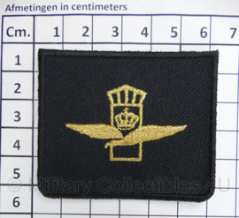 KLU Koninklijke Luchtmacht Luchtvaart Beveiliger brevet stof - zwarte ondergrond - 3,5 x 4 cm - origineel