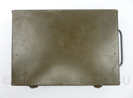 US Army  metalen kist 1949  - 24 x 7 x 5,5 cm - origineel