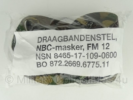 KL woodland draagriemen voor gasmasker / draagbandenstel NBC masker FM12 - nieuw in verpakking -  origineel