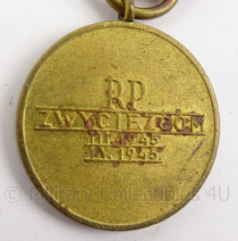 Poolse medaille - herinnering aan overwinningen - RP Zwyciezcom III.1945/IV.1945 - 4 x 9 cm - origineel