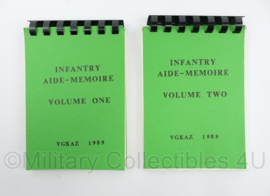 Defensie en KMARNS Korps Mariniers Infantry Aide-Memoire VGKAZ 1989 handboeken - Volume 1 en 2 - 17 x 11 cm - origineel