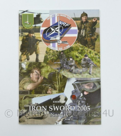 NRF Exercise Iron Sword 2005 Norway Duits Nederlandse Corps instructieboekje met sticker - origineel