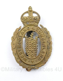 WO2 Britse cap badge Westmoreland and Cumberland Yeomanry Kings Crown - 6 x 4 cm - origineel
