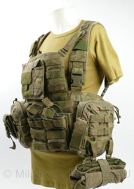 Warrior Assault Systems 901 Elite OPS Base Chestrig met backpanel MOLLE met pouches Forest Green - gedragen - origineel