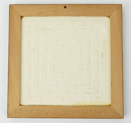 KMAR Gemeentepolitie Brigade Amsterdam Bijstand ingelijst Delft's blauw tegeltje - 23½ x 23½ x 2 cm - origineel